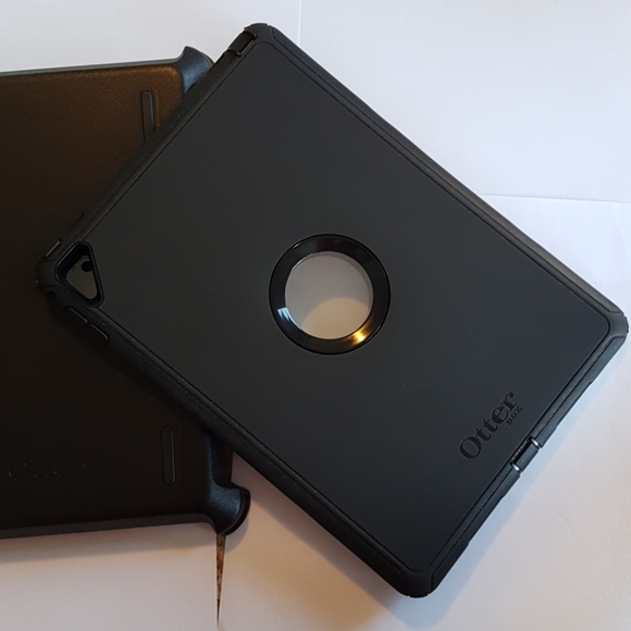 IPAD Pro 9.7-inch Defender Case - Picture 3 of 8